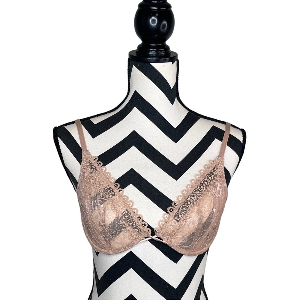 Victoria's Secret Very Sexy Sz 32D Lace Unlined Plunge Nude Bra